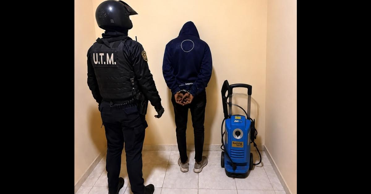 Teniacutea orden de captura por robo y lo detienen con una hidrolavadora