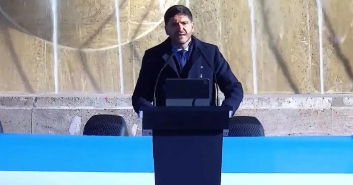 Pullaro en el Diacutea de la Bandera- Belgrano perteneciacutea a la patria no a un bando