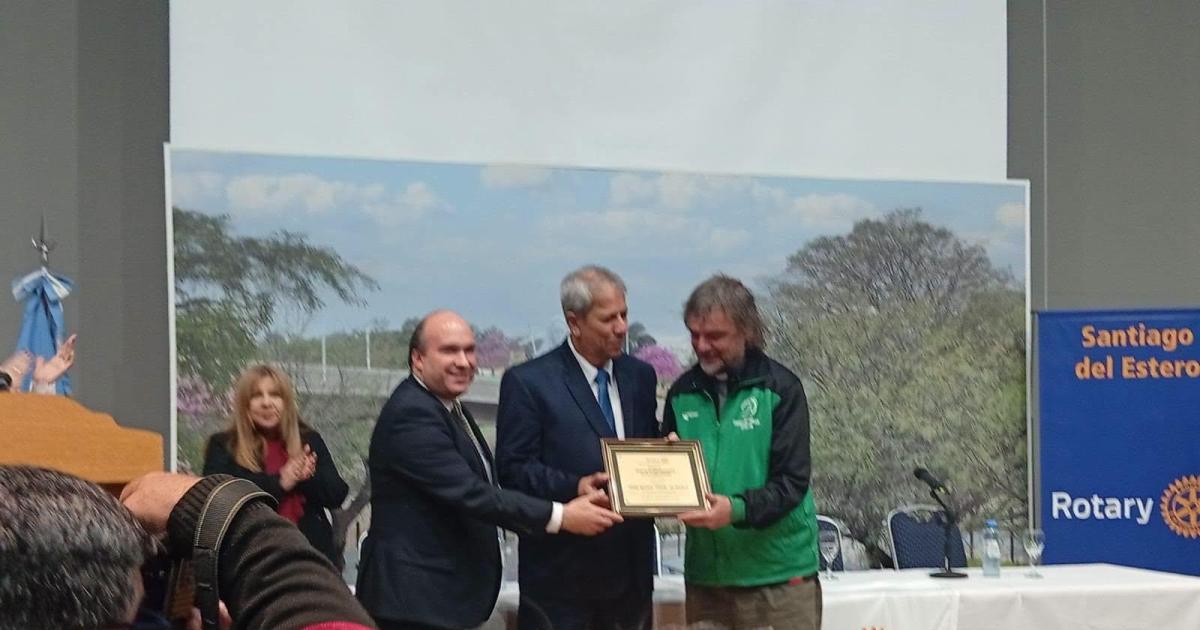 El padre Pepe Di Paola recibioacute el Premio al Servicio Distinguido