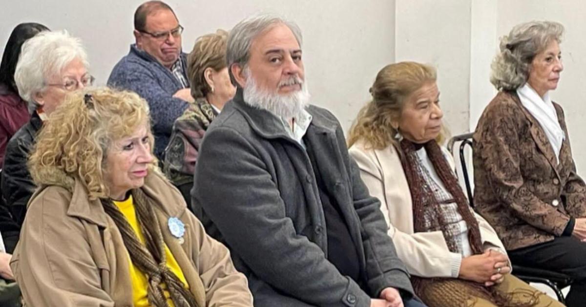 Charla sobre Belgrano San Martiacuten y su relacioacuten con las bibliotecas