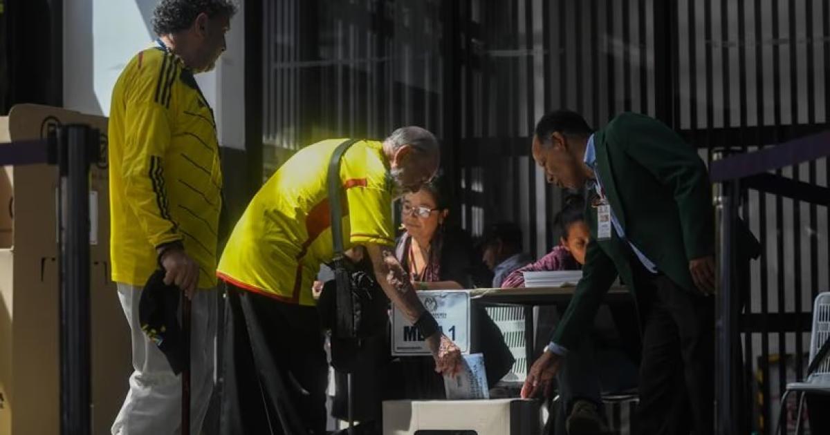 Colombia elige entre Ivaacuten Cepeda y De la Espirella