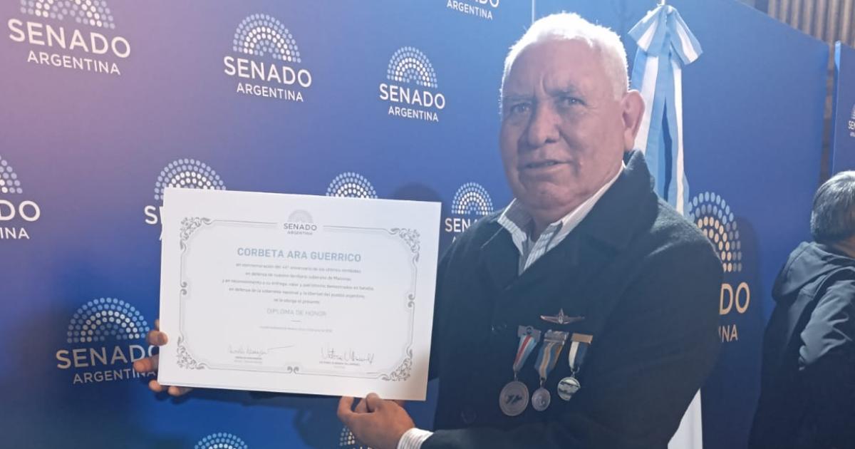 Termentildeo recibioacute diploma en acto por Malvinas en el Senado