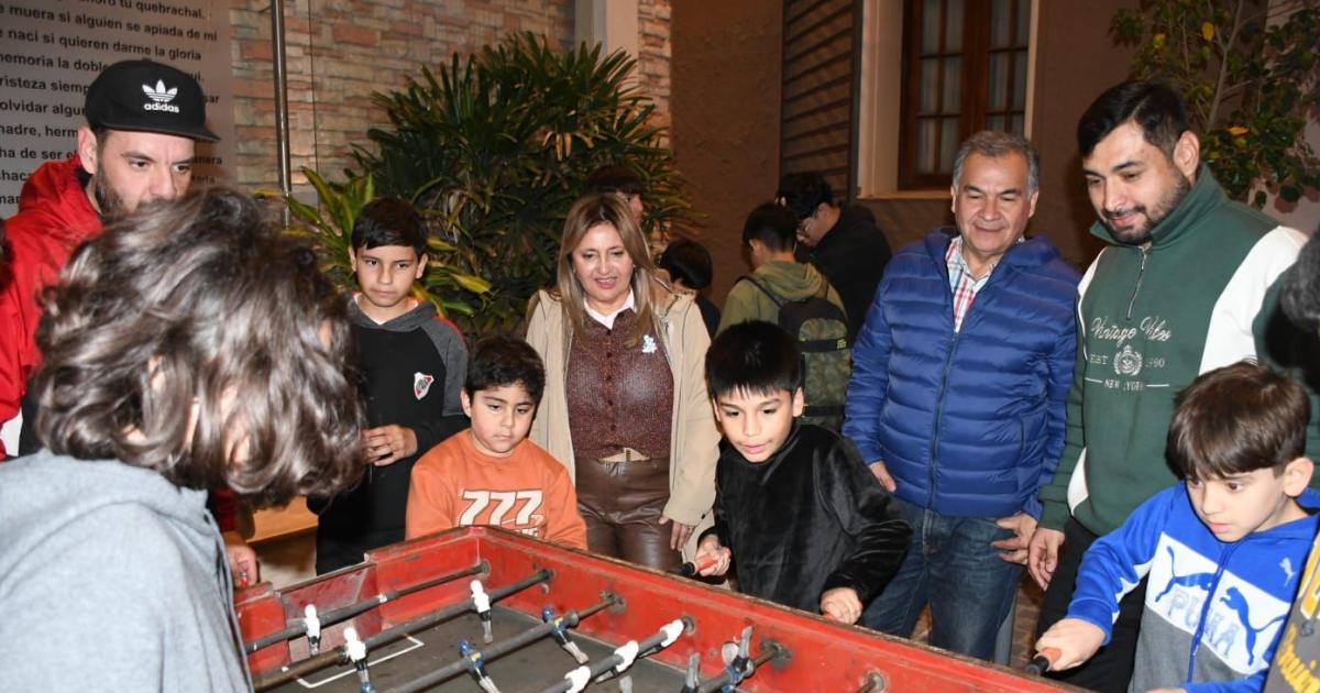 Fuentes y Benavente acompantildearon la Cambiatoacuten Mundialista en la Municipalidad