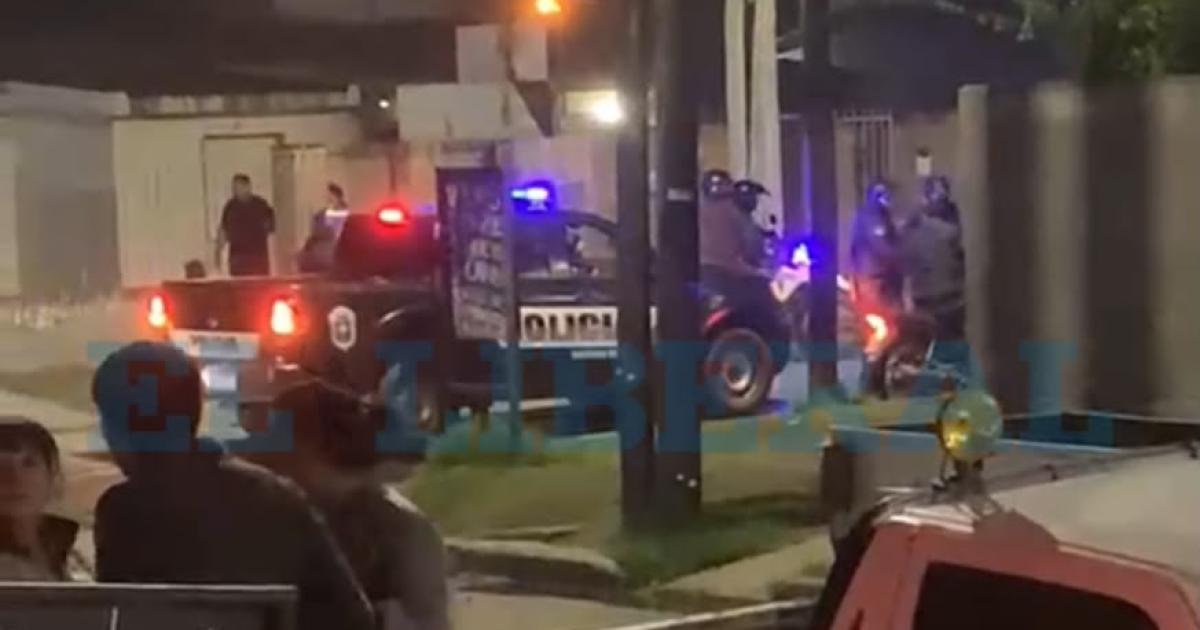 VIDEO- Batalla campal entre dos bandas en el Siglo XXI- un detenido con un machete