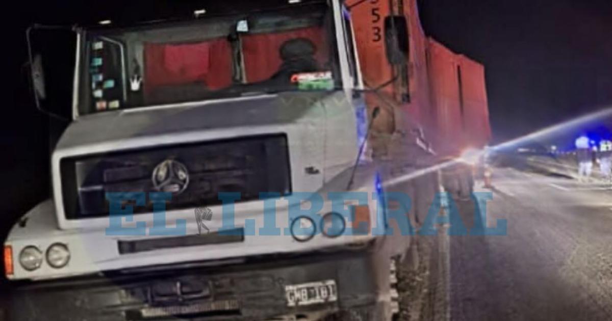 Tucumaacuten- cuatro santiaguentildeos mueren en traacutegico accidente