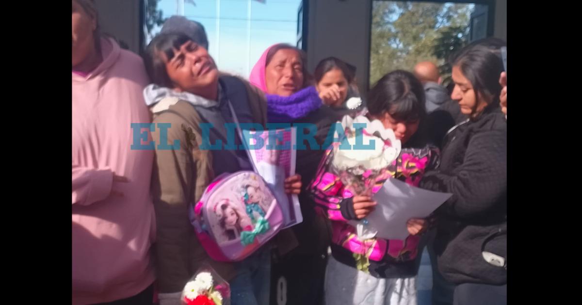Papi#133 Mami despertate- el desgarrador llanto de la hija de Johana Ibaacutentildeez y Sergio Gordillo en el sepelio