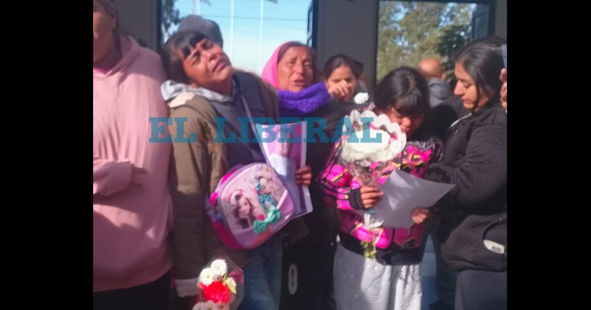 Dolor en la sepultura de Johana Ibaacutentildeez y Sergio Gordillo