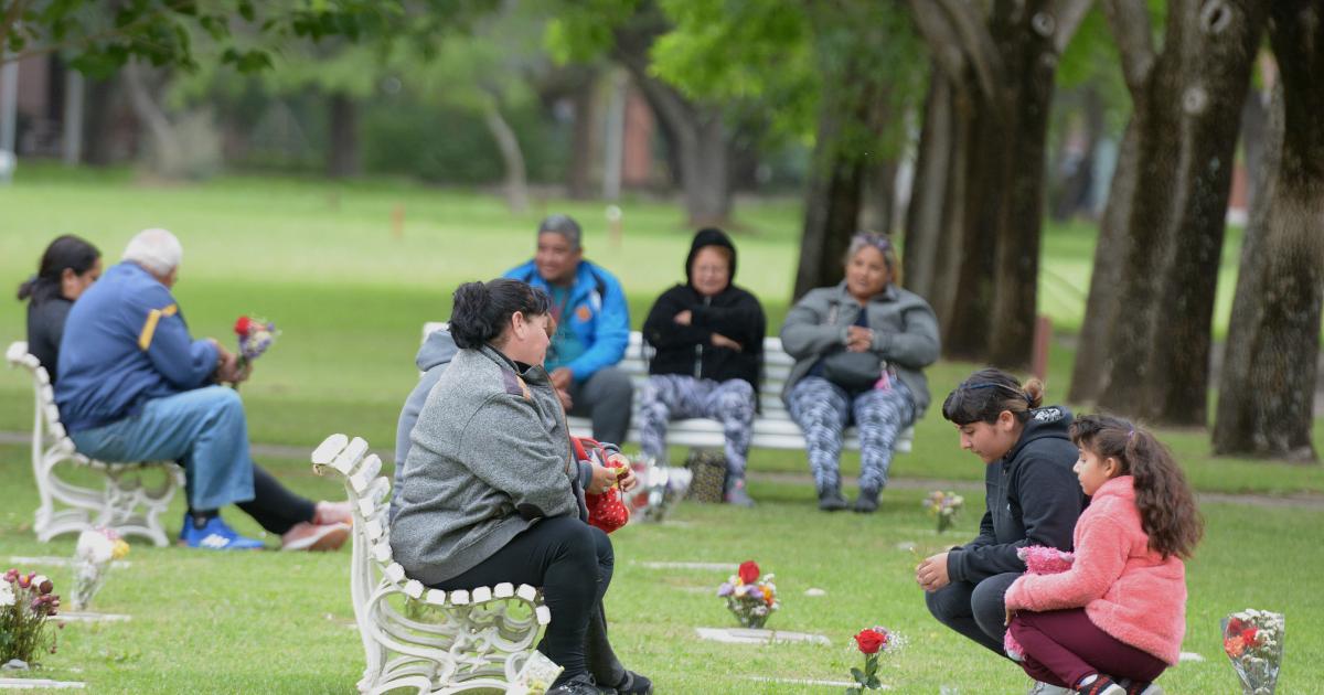 Este domingo el cementerio Parque de la Paz abriraacute de 8 a 19 y haraacute una ceremonia religiosa
