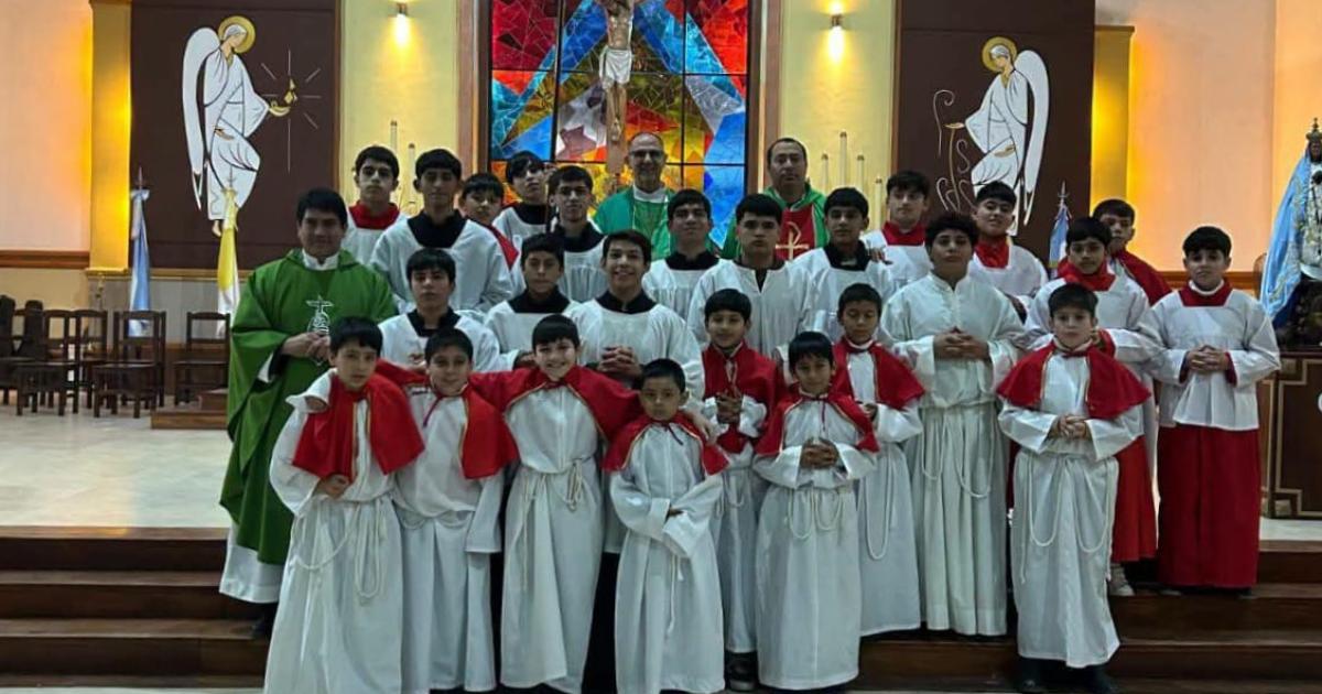 Nintildeos y joacutevenes de Suncho Corral y Los Juriacutees visitaron Antildeatuya