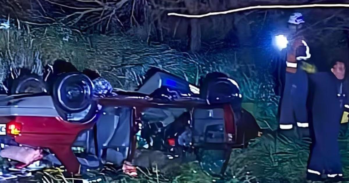 Ruta 9- un auto cayoacute a un arroyo murieron tres personas entre ellas un bebeacute