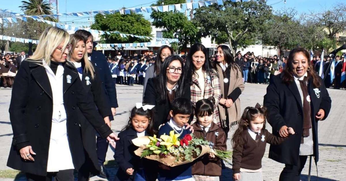 Fernaacutendez de celeste y blanco en un emotivo homenaje a Belgrano