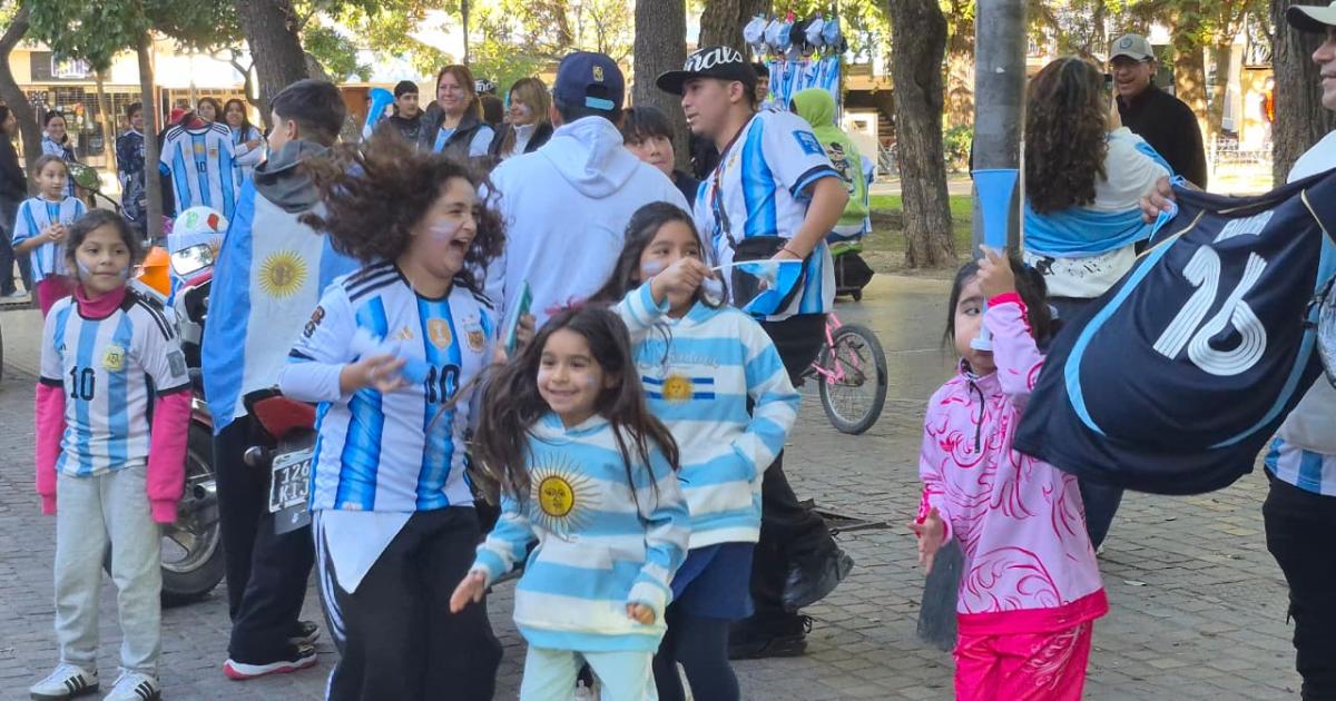 Miraacute la galeriacutea de fotos- asiacute vivieron los hinchas argentinos el triunfo ante Austria