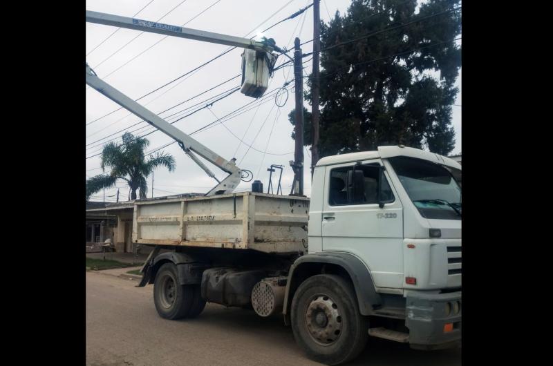 En barrios avanzan los trabajos de reconversioacuten de luminarias