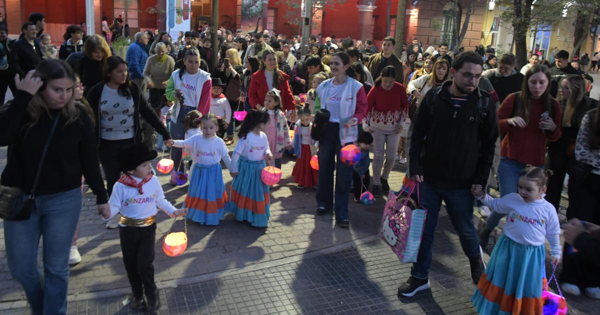 NOCHE DE LOS FAROLITOS PARA RECIBIR EL INVIERNO