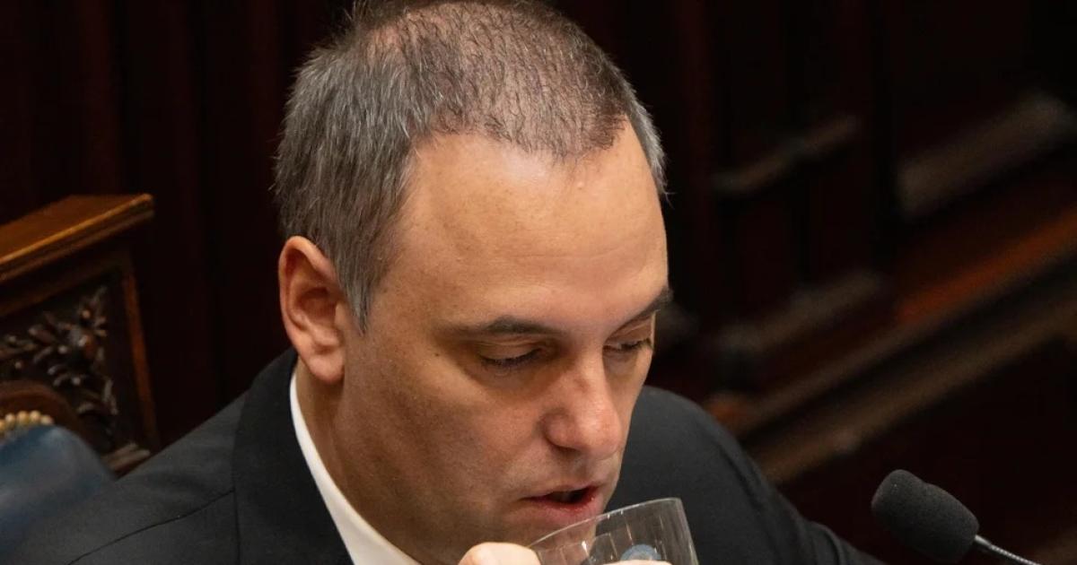 El oficialismo lograriacutea desinflar la sesioacuten opositora contra Adorni
