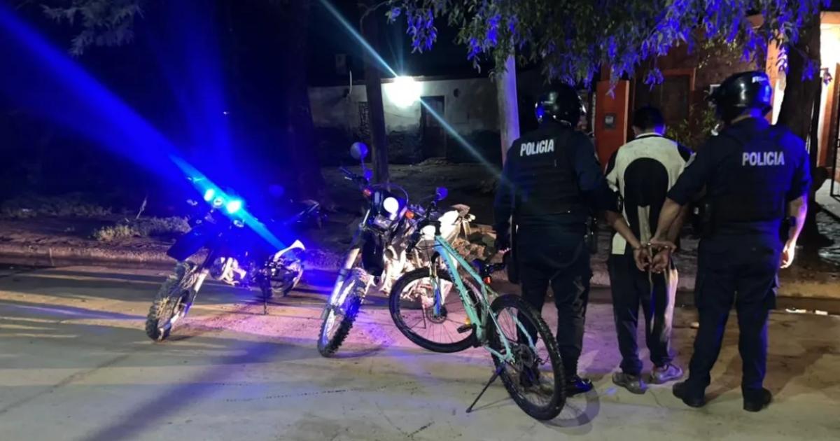 Un hombre golpeoacute su pareja y la policiacutea debioacute efectuar un disparo al aire por disturbios con los vecinos