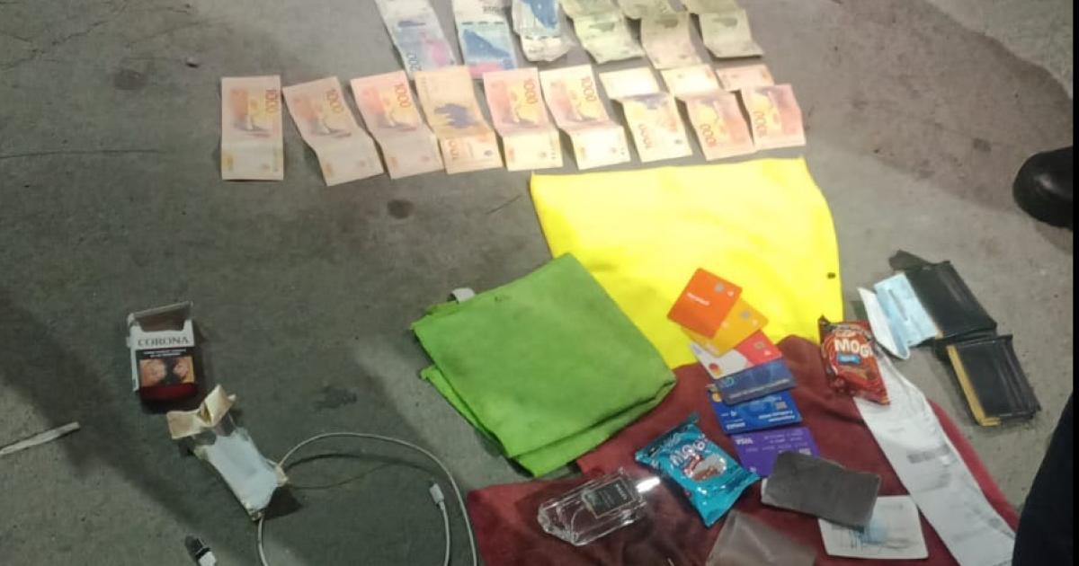 Aprehenden a un hombre que causaba desorden y le secuestran un arma de fuego y drogas