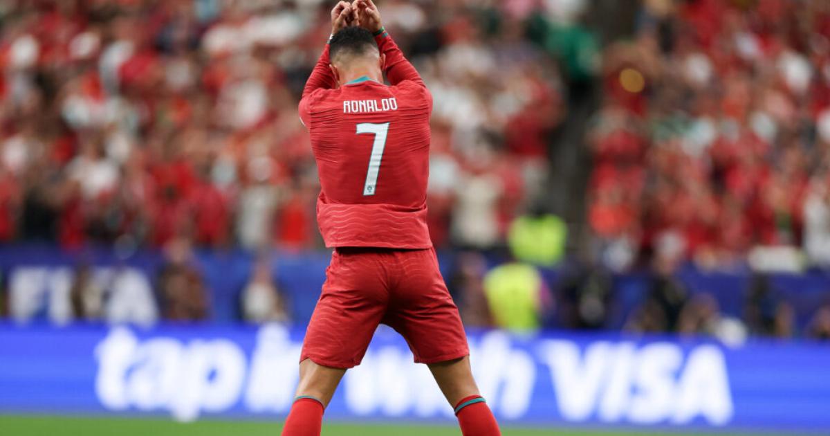 Cristiano Ronaldo no quiere ser menos y rompioacute dos reacutecords maacutes en el Mundial