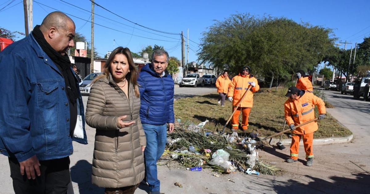 Fuentes y el secretario Benavente coordinaron trabajos en el barrio Ejeacutercito Argentino