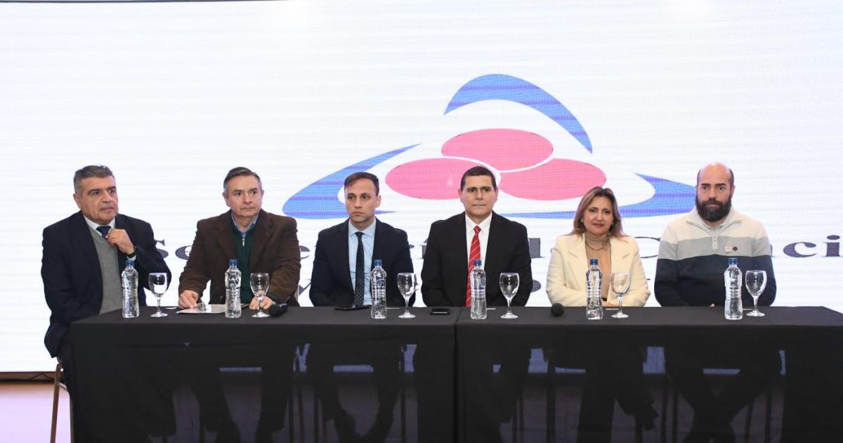Se realizoacute una conferencia sobre el Fenoacutemeno del El Nintildeo y sistemas de alerta temprana para la provincia