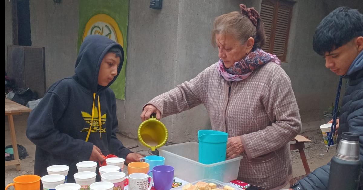 El Roperito Solidario Abrigando Almas continuacutea recorriendo los barrios llevando ayuda y esperanza