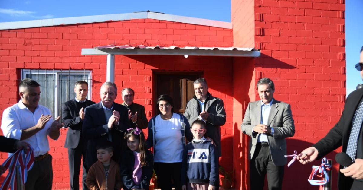 El gobernador Eliacuteas Suaacuterez inauguroacute un polideportivo y otras obras en Pozo Hondo