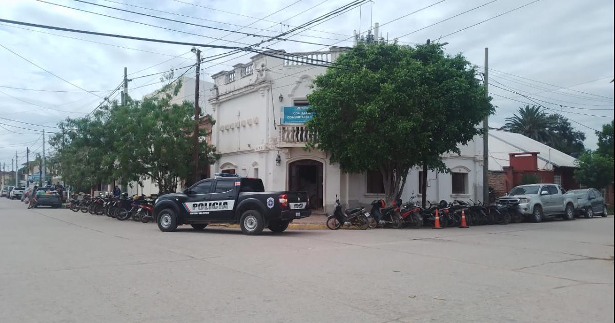 Motociclistas ultrajan a una joven al abordarla en la calle