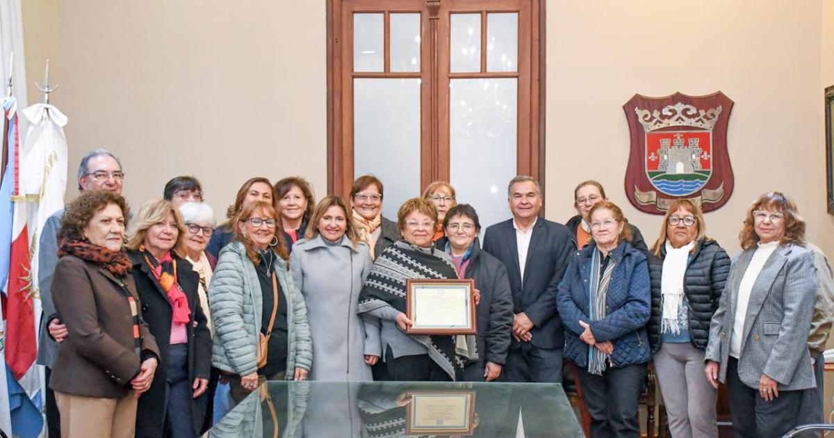 Fuentes y el secretario Benavente recibieron al Centro de Jubilados del barrio Ameacuterica del Sur