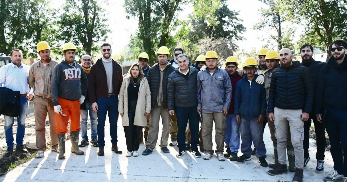 Fuentes y el secretario Benavente supervisaron la obra de puesta en valor de la plaza Borges en el barrio Huaico Hondo