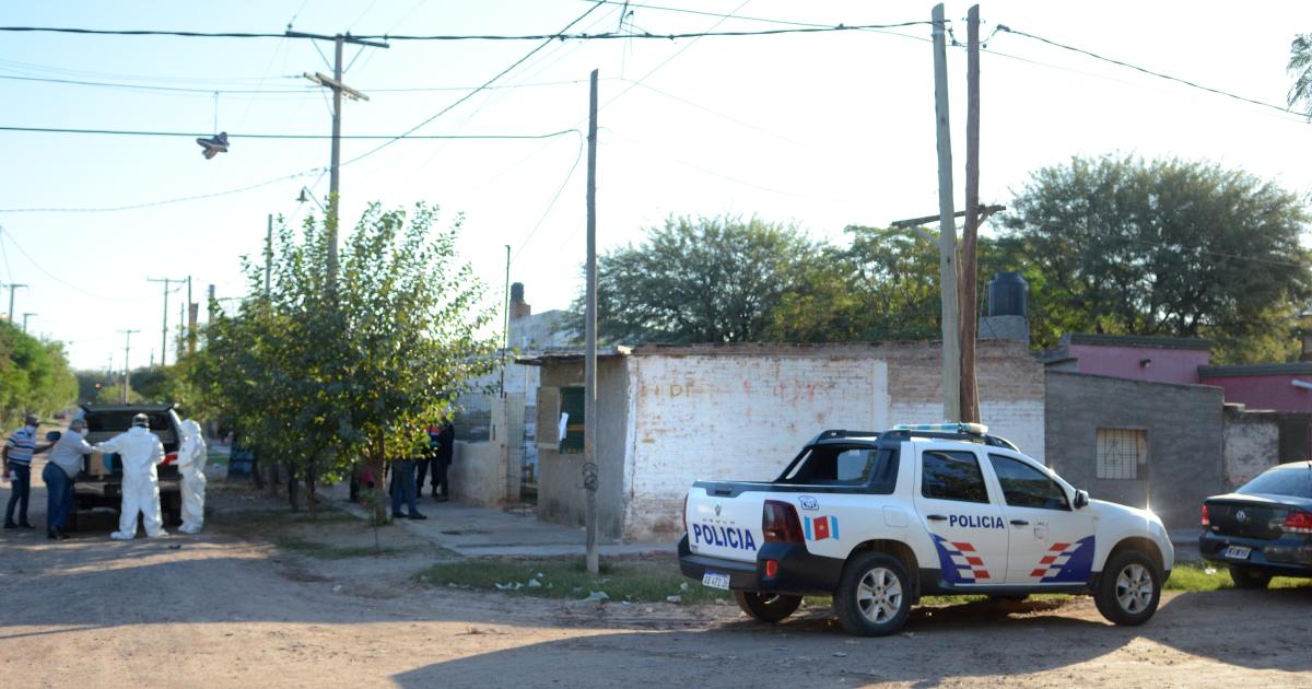 Mujer se despertoacute a la madrugada y halloacute ladrones dentro de su casa