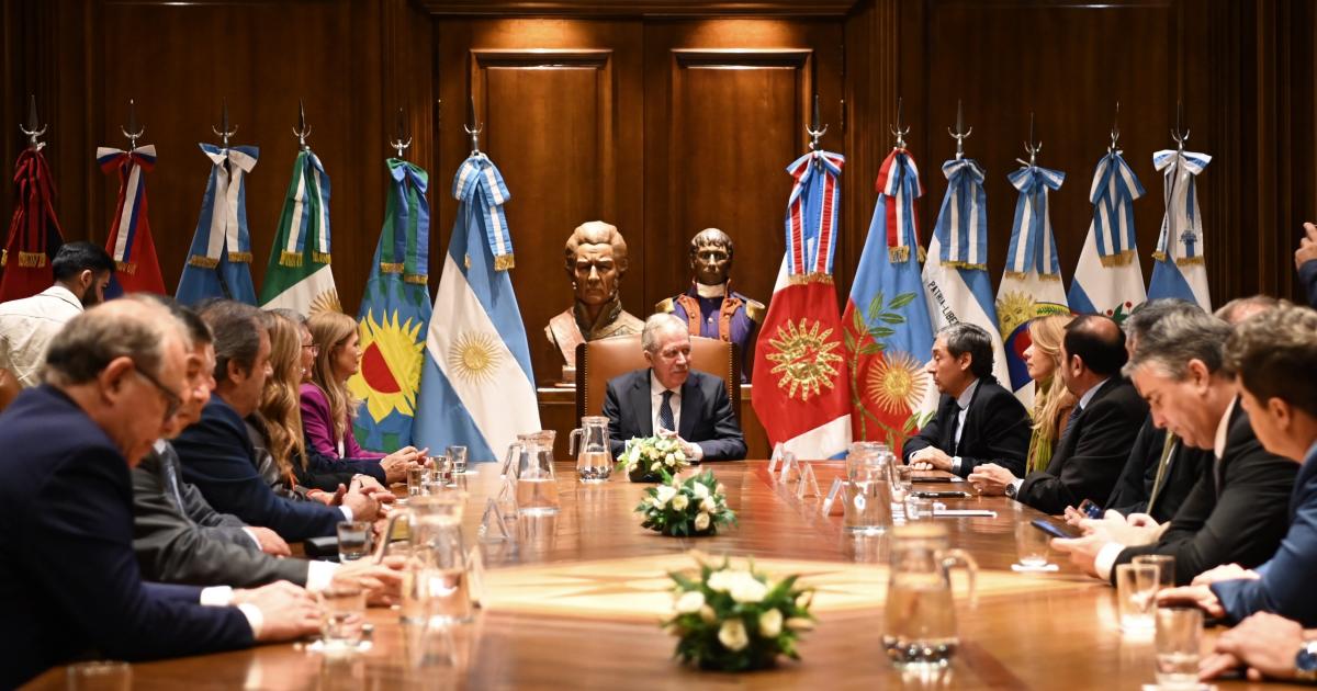 Vicegobernadores del Norte Grande hicieron una visita protocolar al gobernador Eliacuteas Suaacuterez