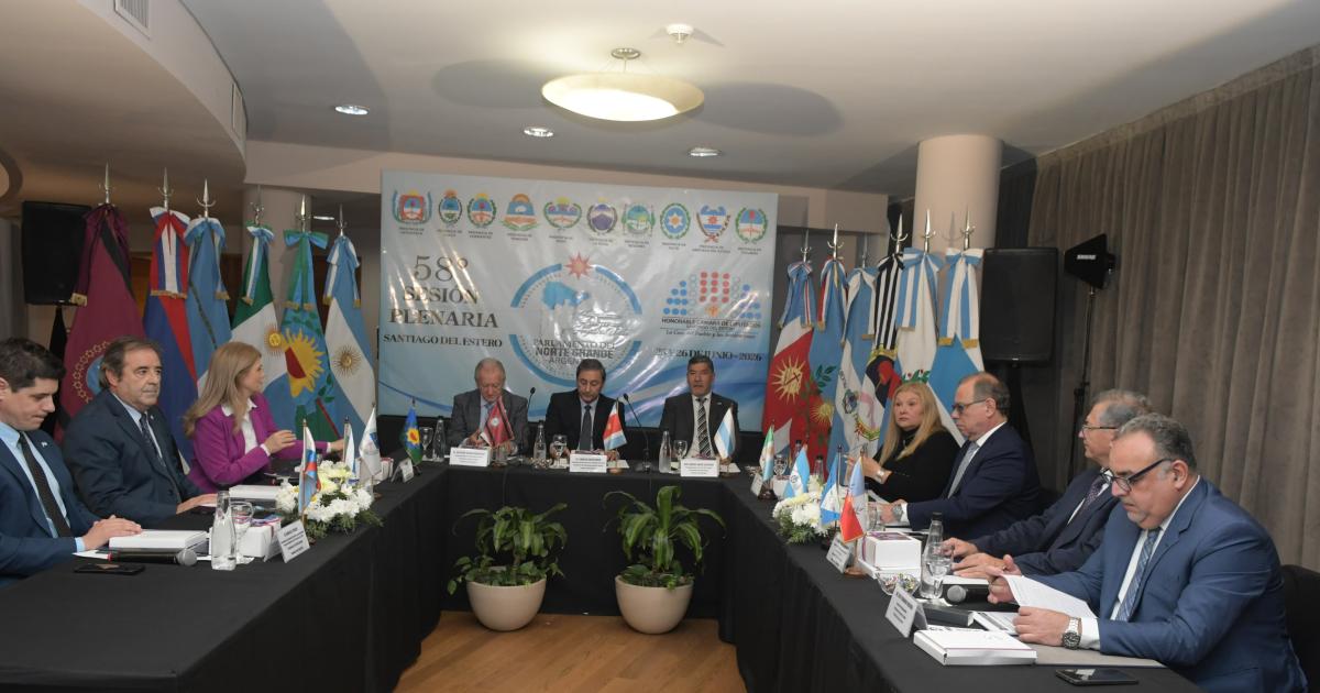 Con una fuerte Agenda Federal se reunioacute la Mesa Ejecutiva del Norte Grande en la Legislatura Santiaguentildea