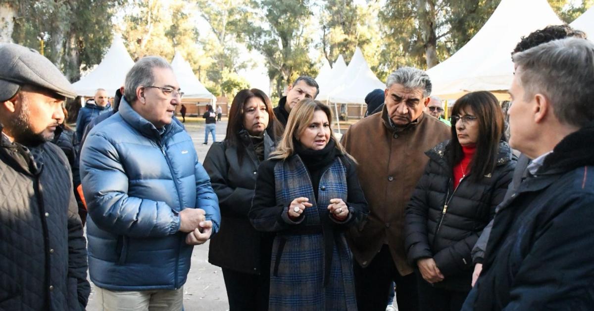 La intendente Fuentes visitoacute el predio de la Feria Artesanal donde anuncioacute que comenzaraacute el viernes 3 de julio