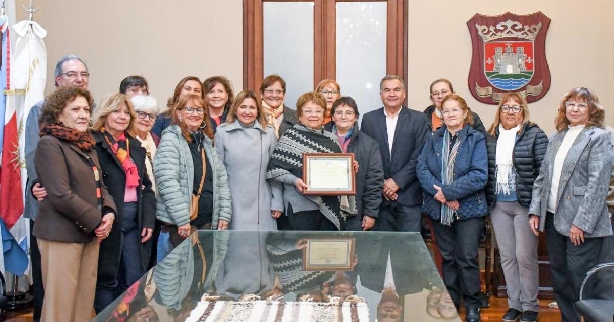 La intendente Fuentes y el secretario Benavente recibieron al Centro de Jubilados del barrio Ameacuterica del Sur