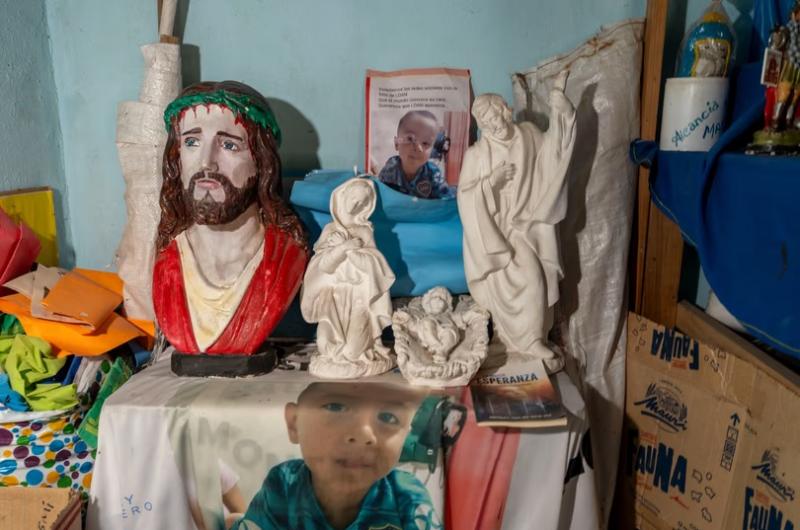 Santuario ubicado en la casa de los pap�s de Loan Foto- Agencia NA (DANIEL VIDES  ENVIADO ESPECIAL)