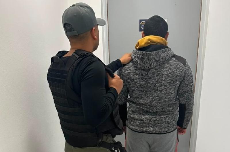 Una mujer entregoacute a la Policiacutea a su hijo por el robo de una motocicleta 