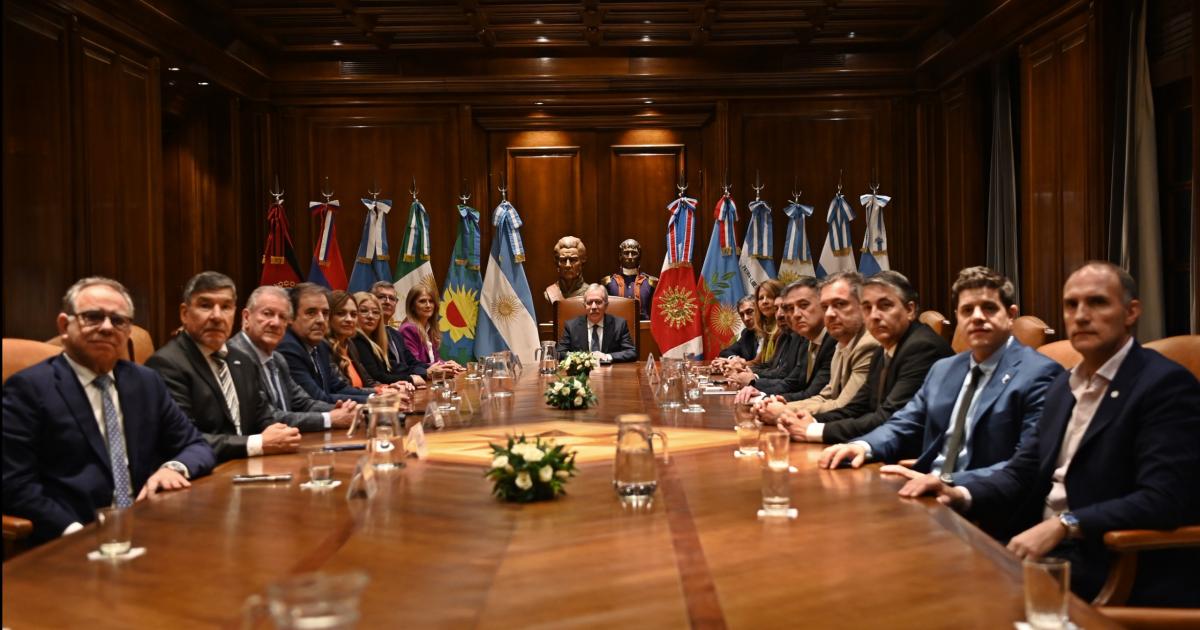 Vicegobernadores del Norte Grande hicieron una visita protocolar al gobernador Eliacuteas Suaacuterez