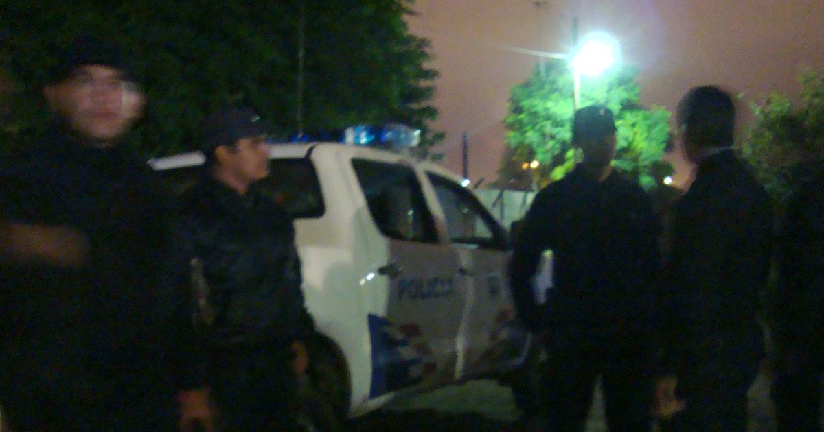 Motochorros le apuntaron a la cabeza a un menor para robar y amenazar a toda una familia
