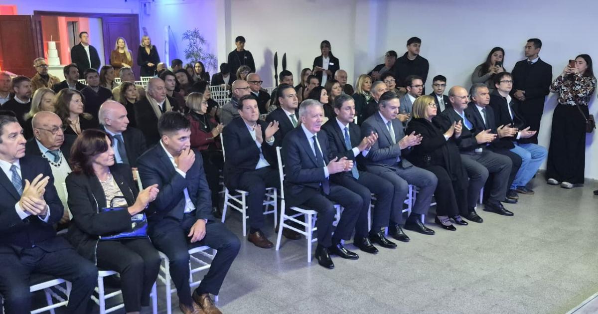 La CCI de Santiago realizoacute un conversatorio y el Brindis del Centenario con la presencia de Eliacuteas Suaacuterez y referentes nacionales
