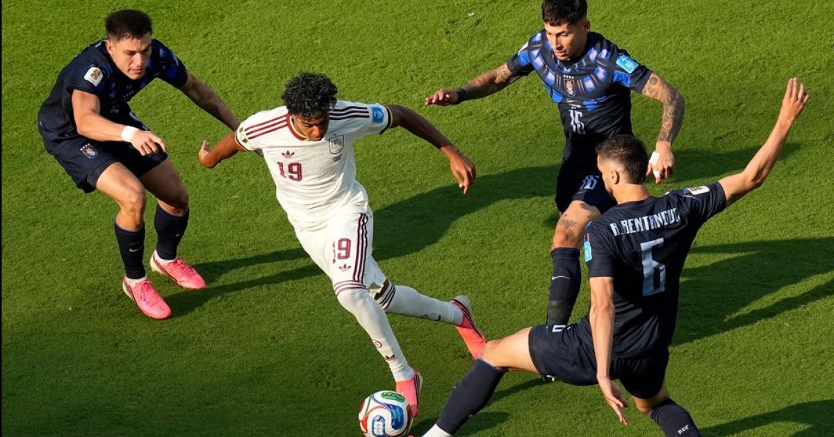 DECEPCION- Uruguay cayoacute ante Espantildea y quedoacute eliminado