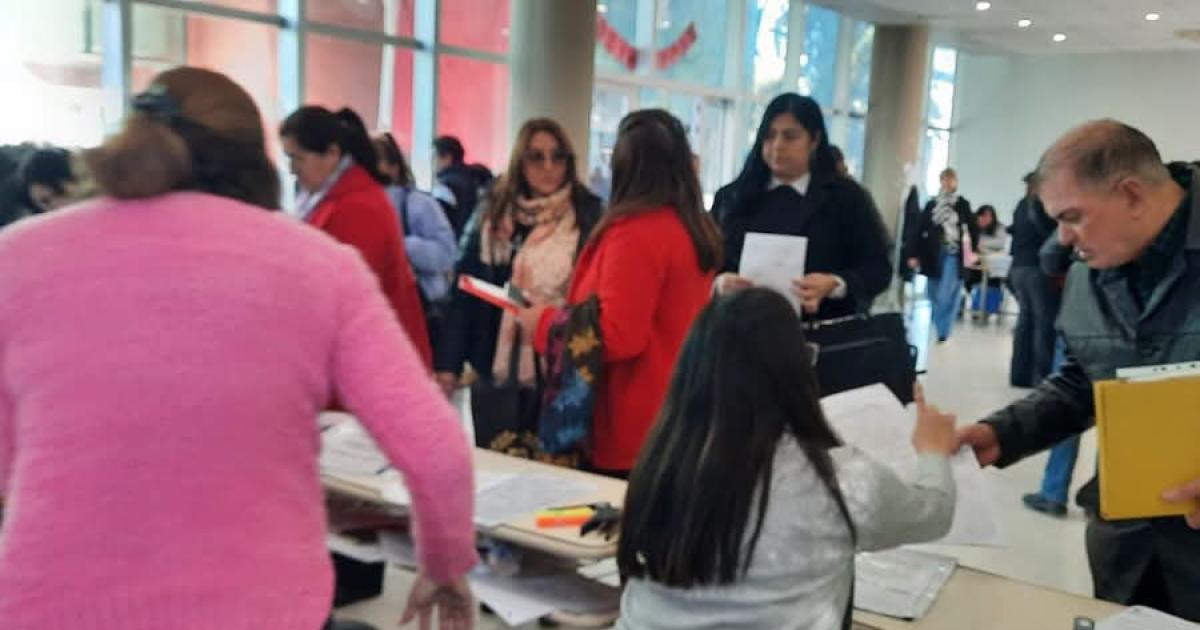 El gobernador Eliacuteas Suaacuterez destacoacute el compromiso de los docentes que participan del concurso para cargos directivos
