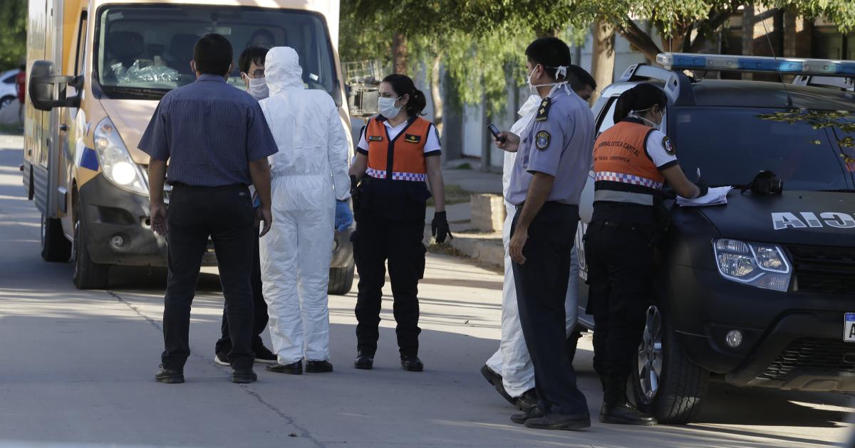 ANGUSTIA COLECTIVA- El triste fin del nenito conmovió a todos por igual- médicos enfermeros policías fiscal e instructores