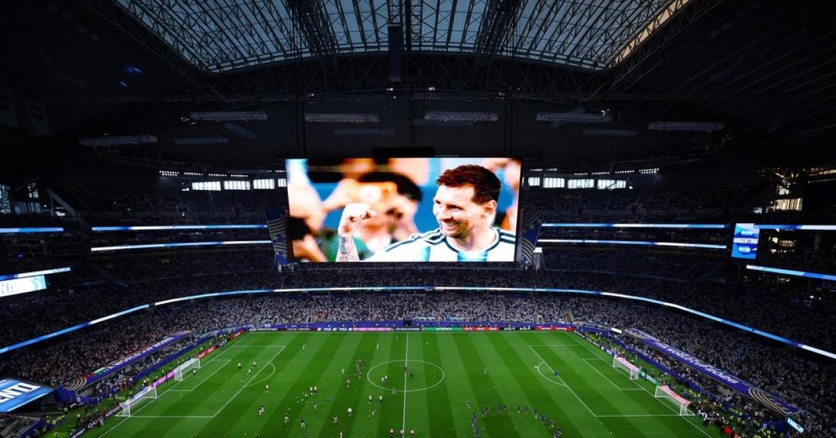 VIDEO  Asiacute sonoacute el himno argentino en Dallas- emocioacuten total antes del duelo con Jordania