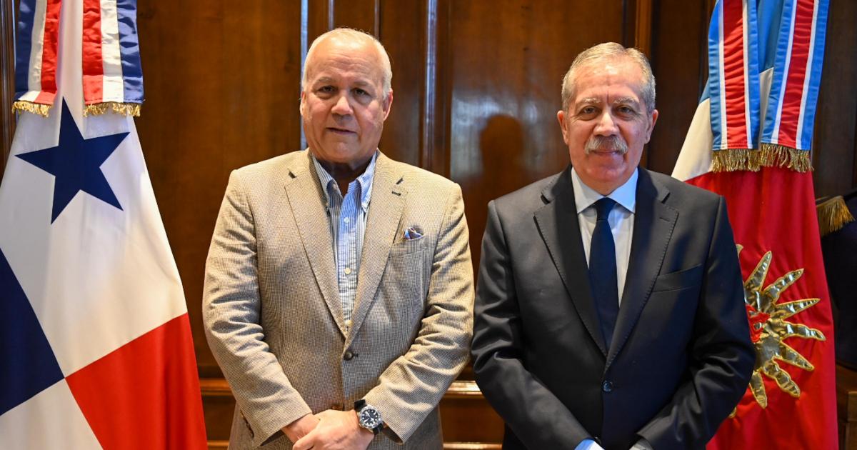 El gobernador Eliacuteas Suaacuterez recibioacute al embajador de Panamaacute en Argentina