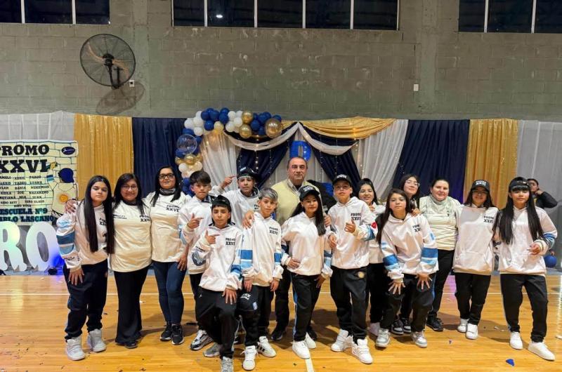 Presentan camperas alumnos del colegio Prof Julio Olivera