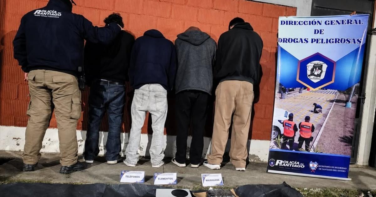 Cuatro joacutevenes trasladaban en auto un kilo de marihuana desde Friacuteas