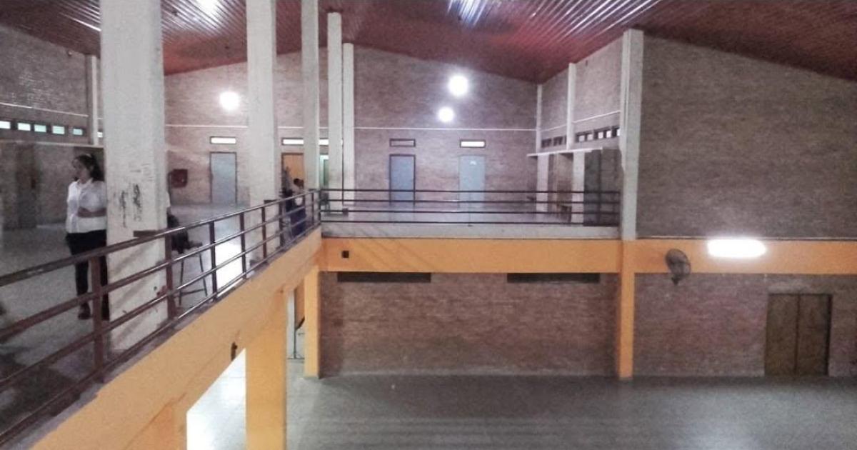 Insoacutelito- aconsejoacute a su hija llevar un cuchillo a la escuela para lesionar en la cara a su compantildeera