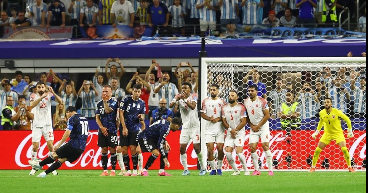 VIDEO  Golazo de Messi de tiro libre- otra obra de arte para el 3-1 ante Jordania