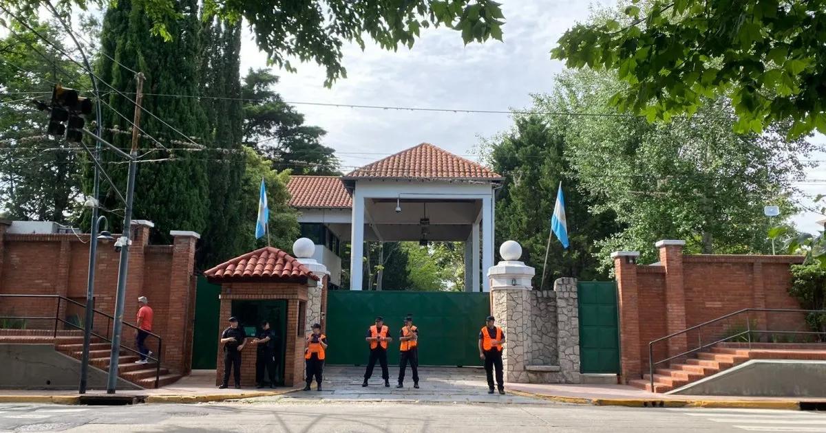 Milei evitoacute la foto de despedida con Adorni y se limitoacute a repostear mensajes de Karina y Bullrich
