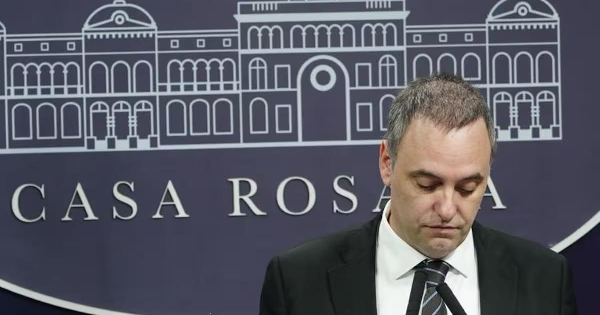 Renuncioacute Manuel Adorni a la Jefatura de Gabinete y lo reemplazaraacute Santilli